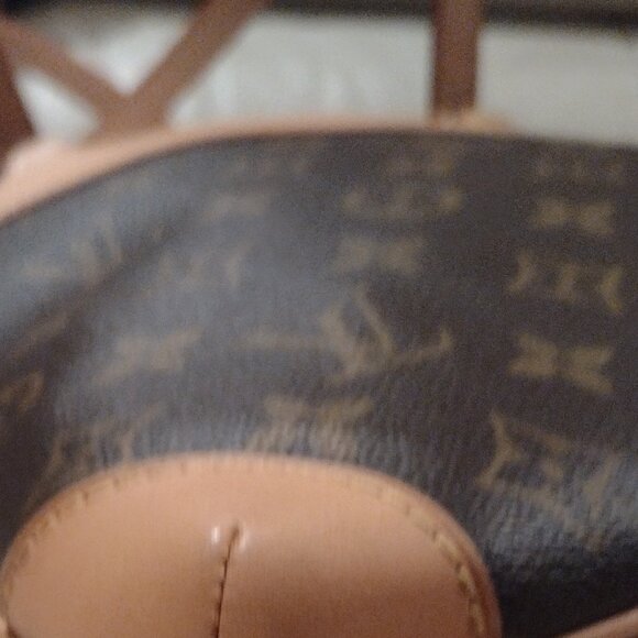 💯% authentic RARE PERFECT Louis Vuitton Coussin shoulder bag 🌹🌹 - Picture 8 of 16